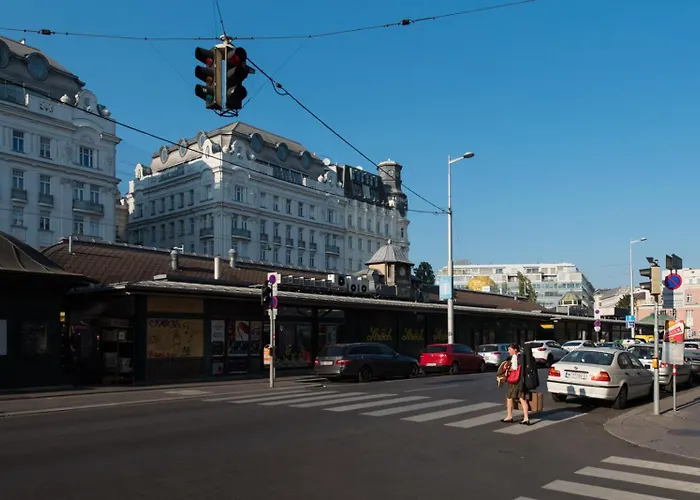 Let It Be U1, U2, U4 Karlsplatz Oper * Viena